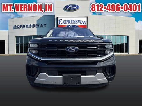 Used 2025 Ford Expedition Platinum AWD/4WD image 2