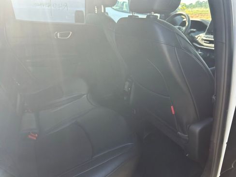 Used 2025 Jeep Compass Trailhawk AWD/4WD image 4