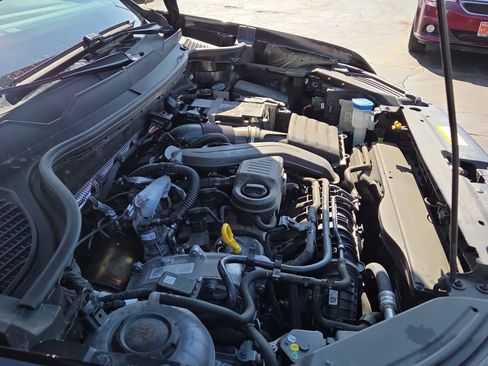 Used 2025 Volkswagen Taos SE image 15