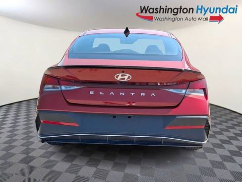 Certified 2025 Hyundai Elantra Sport FWD image 5