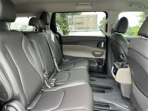 New 2026 Kia Carnival EX image 25