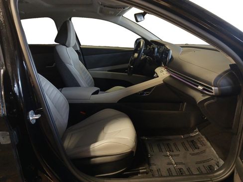 Used 2023 Hyundai Elantra Limited image 15