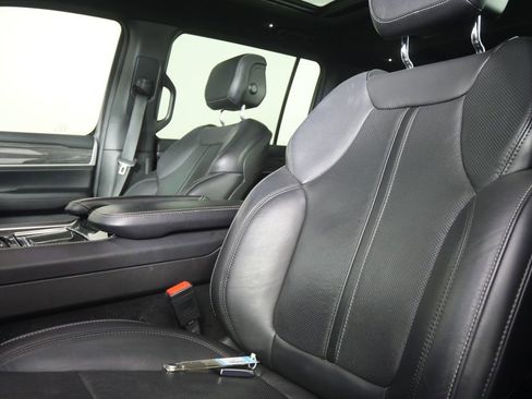 Used 2022 Jeep Wagoneer Series II w/ Premium Group I image 11