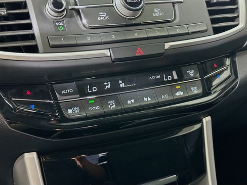 Used 2017 Honda Accord LX image 22
