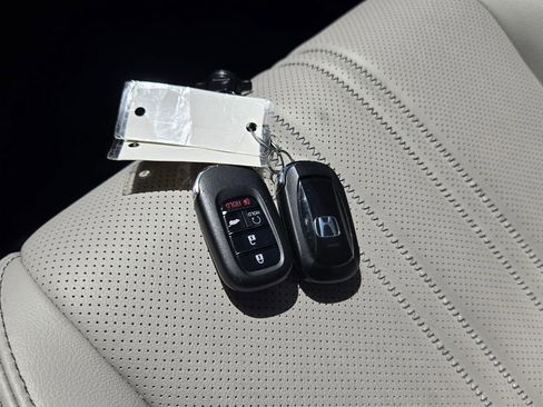 Used 2025 Honda HR-V EX-L image 19