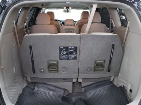 Used 2016 Kia Sedona LX w/ LX Convenience Package image 26