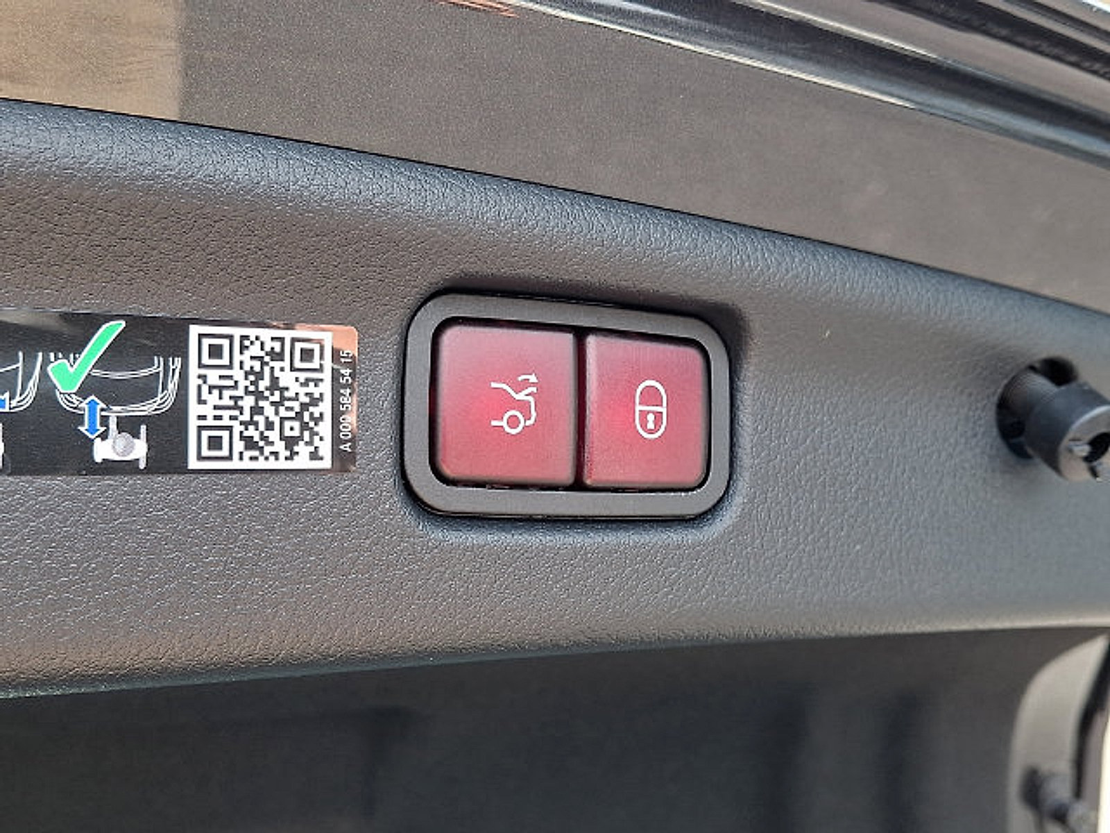 Used 2026 Mercedes-Benz C 300 4MATIC Sedan image 22