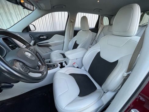 Used 2021 Jeep Cherokee Latitude Plus image 23