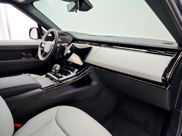 New 2026 Land Rover Range Rover Sport Dynamic SE AWD/4WD image 17
