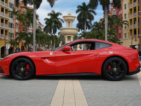 Used 2016 Ferrari F12 Berlinetta image 5