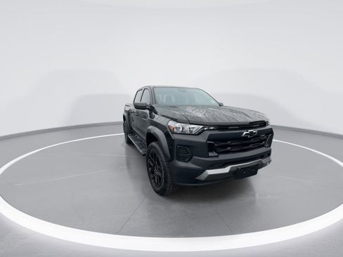 Used 2024 Chevrolet Colorado Trail Boss w/ Advanced Trailering Package image 2