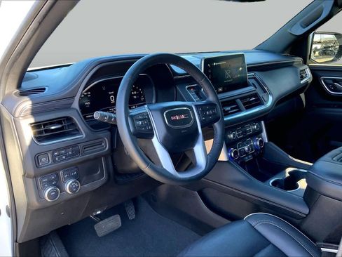 Used 2023 GMC Yukon XL SLT w/ SLT Premium Package AWD/4WD image 17