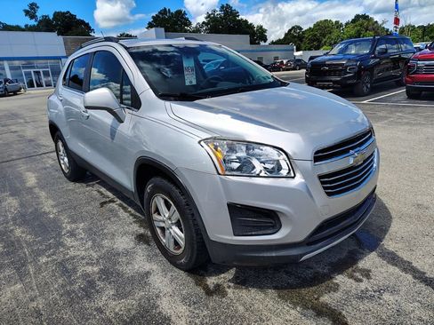 Used 2016 Chevrolet Trax LT w/ LT Convenience Package AWD/4WD image 3