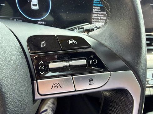 Used 2025 Hyundai Elantra SEL FWD image 27