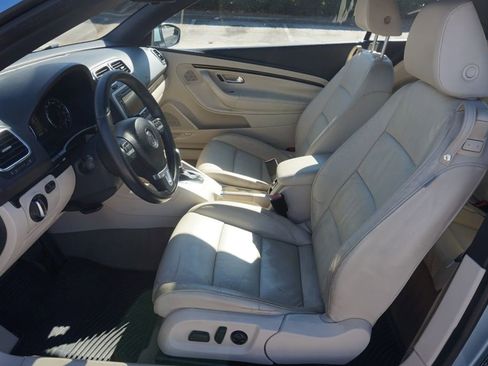 Used 2013 Volkswagen Eos Executive FWD image 16