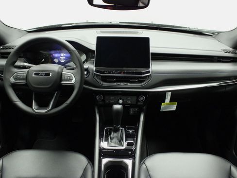 New 2026 Jeep Compass Latitude image 18