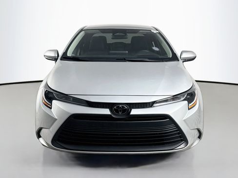 Used 2025 Toyota Corolla LE FWD image 2