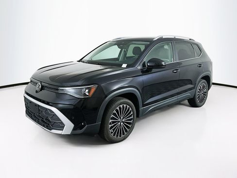 Used 2025 Volkswagen Taos SE FWD image 3
