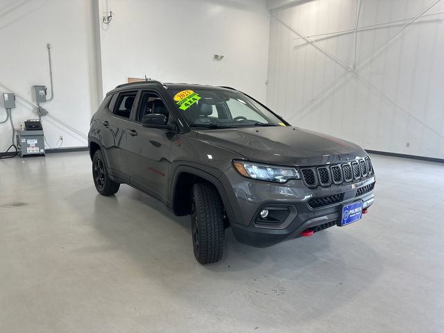 Used 2023 Jeep Compass Trailhawk AWD/4WD image 3