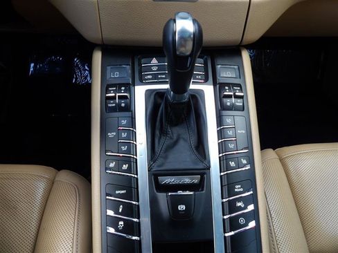 Used 2016 Porsche Macan Turbo image 15