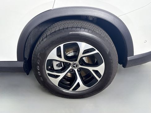 Used 2025 Mercedes-Benz GLC 350e 4MATIC image 37