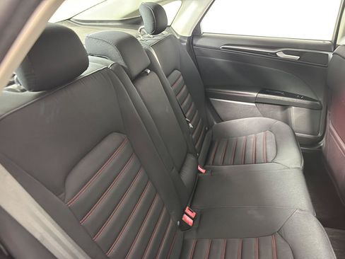 Used 2015 Ford Fusion SE FWD image 17