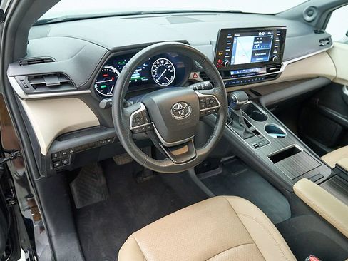 Used 2024 Toyota Sienna Limited AWD/4WD image 11