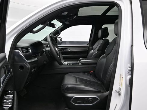 Used 2024 Jeep Wagoneer Series II AWD/4WD image 16