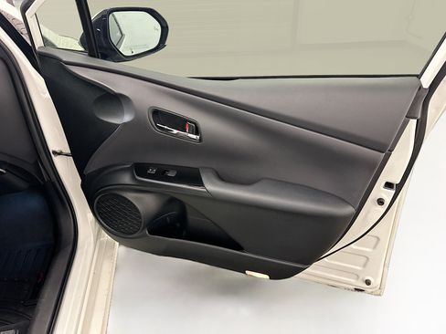 Used 2019 Toyota Prius XLE w/ Carpet Mat Package AWD/4WD image 32