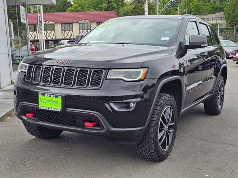 Used 2018 Jeep Grand Cherokee Trailhawk w/ Trailhawk Luxury Group AWD/4WD image 3