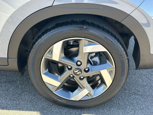 Used 2023 Hyundai Venue SEL image 20