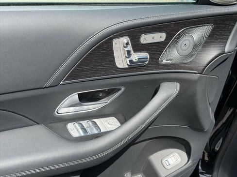 Certified 2025 Mercedes-Benz Maybach GLS 600 4MATIC image 17