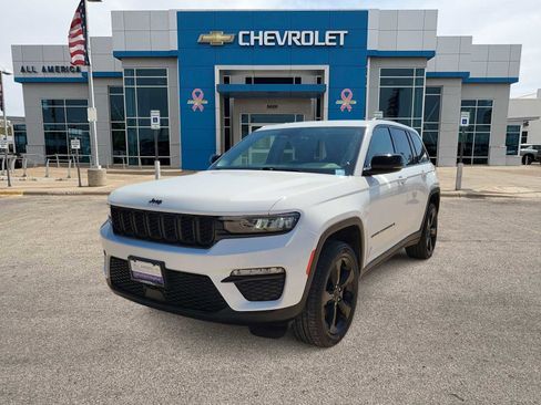 Used 2023 Jeep Grand Cherokee Limited w/ Black Appearance Package AWD/4WD image 1