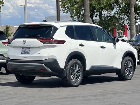 Used 2023 Nissan Rogue S image 4