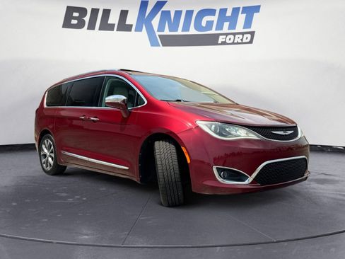 Used 2017 Chrysler Pacifica Limited w/ UConnect Theater Package FWD image 7