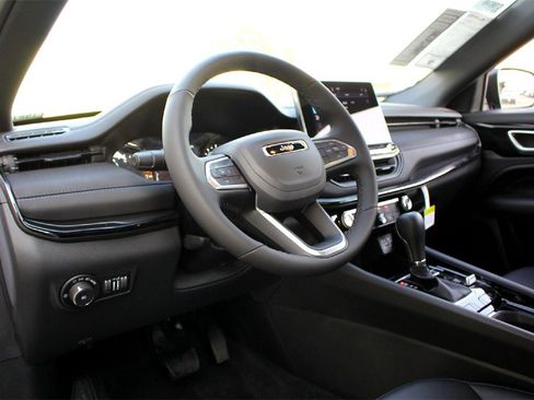 New 2026 Jeep Compass Latitude image 6