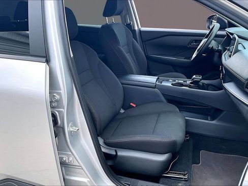Used 2024 Nissan Rogue S FWD image 7