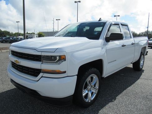 Used 2018 Chevrolet Silverado 1500 Custom w/ Trailering Package RWD image 3