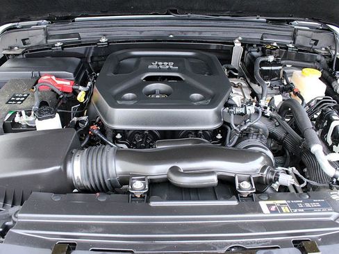 Used 2019 Jeep Wrangler Unlimited Sahara w/ Dual Top Group image 20