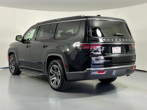 Used 2022 Jeep Wagoneer Series III AWD/4WD image 5