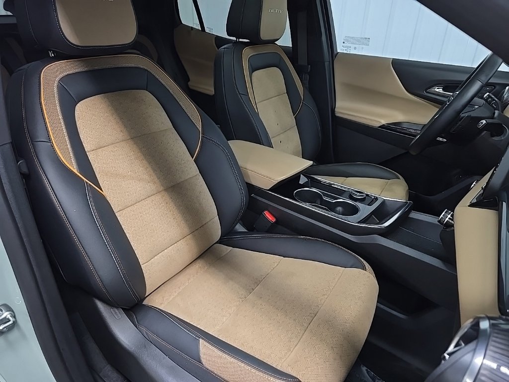 Used 2025 Chevrolet Equinox ACTIV w/ Safety and Technology Package AWD/4WD image 15