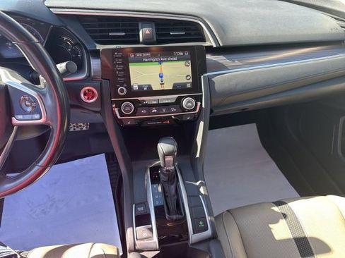 Used 2019 Honda Civic Touring image 11