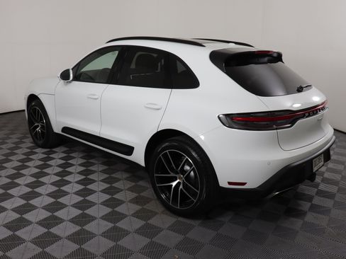 Used 2025 Porsche Macan image 3
