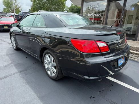 Used 2010 Chrysler Sebring Limited FWD image 8