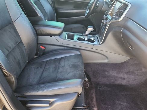 Used 2017 Jeep Grand Cherokee Altitude image 14