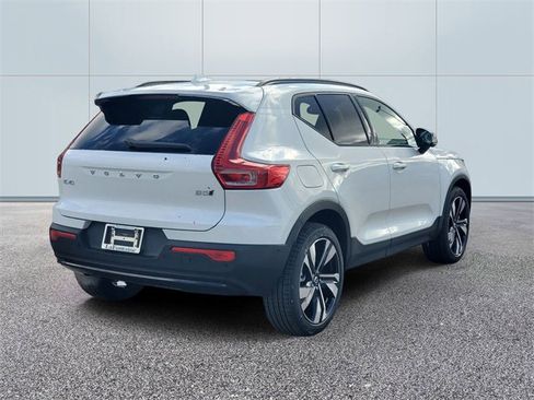 New 2026 Volvo XC40 B5 Ultra w/ Protection Package Premier image 4