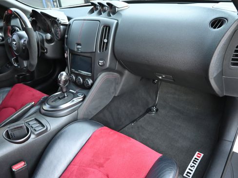 Used 2015 Nissan 370Z NISMO image 56