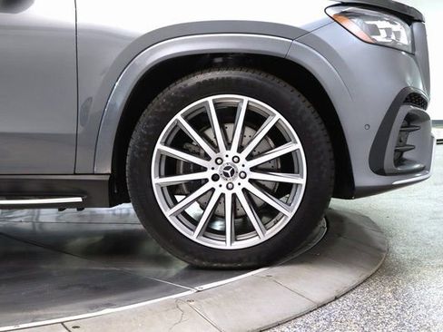 Used 2024 Mercedes-Benz GLS 580 4MATIC image 17