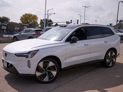 New 2025 Volvo EX90 Ultra image 3