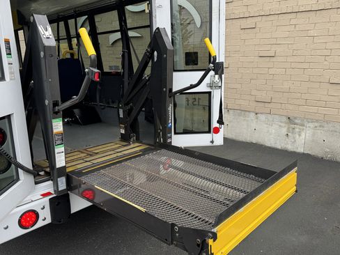 Used 2014 Chevrolet Express 3500 image 12